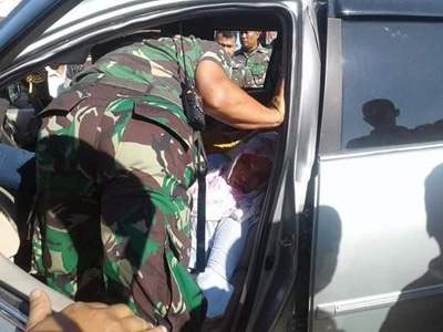  Diduga Keracunan Gas Emisi Mobil, Tiga Orang Tak Sadarkan Diri Dalam Mobil, Babinsa Kampar Bantu Se